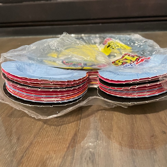 New Farm Collection Paper Plates & Long Candles - Picture 3 of 10